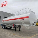 ما هي خصائص المقطورة نصف المقطورة ذات السطح المنخفض؟